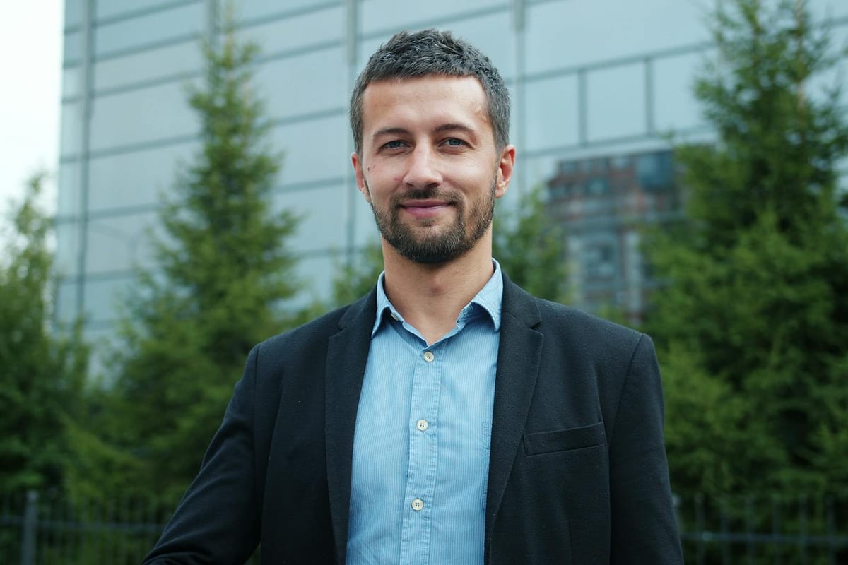 Como Identificar Oportunidades de Mercado no Financeiro B2B — Antecipa Fácil