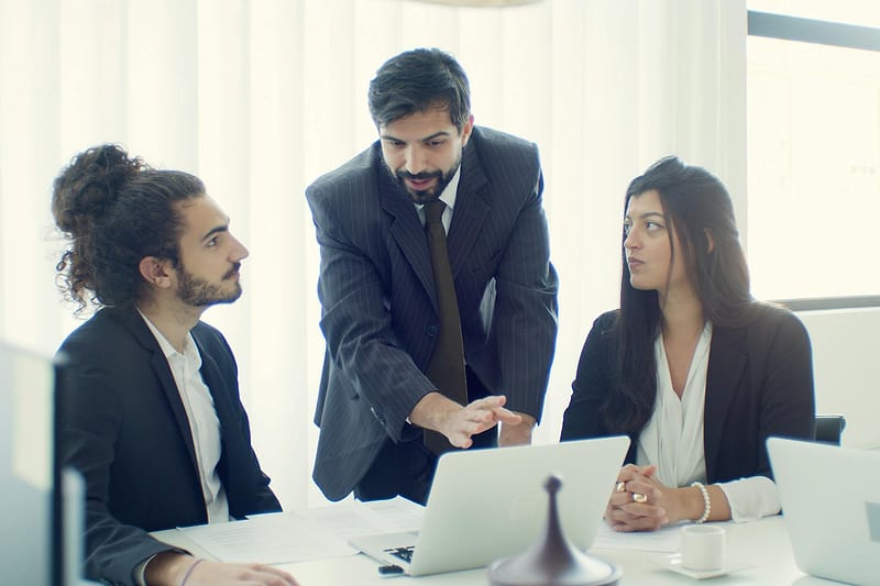 Diferença entre factoring e antecipação: qual vale mais a pena? — Oportunidades