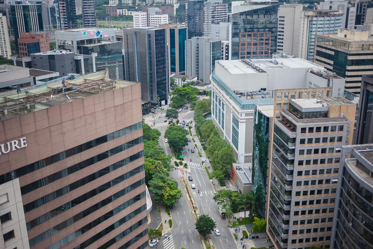 Empréstimo para Negativado vs Antecipação de Recebíveis — Antecipa Fácil