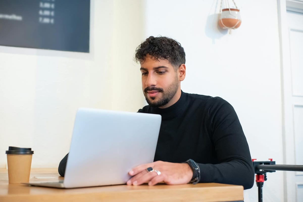 Escrow com travas para maximizar liquidez B2B — Antecipa Fácil