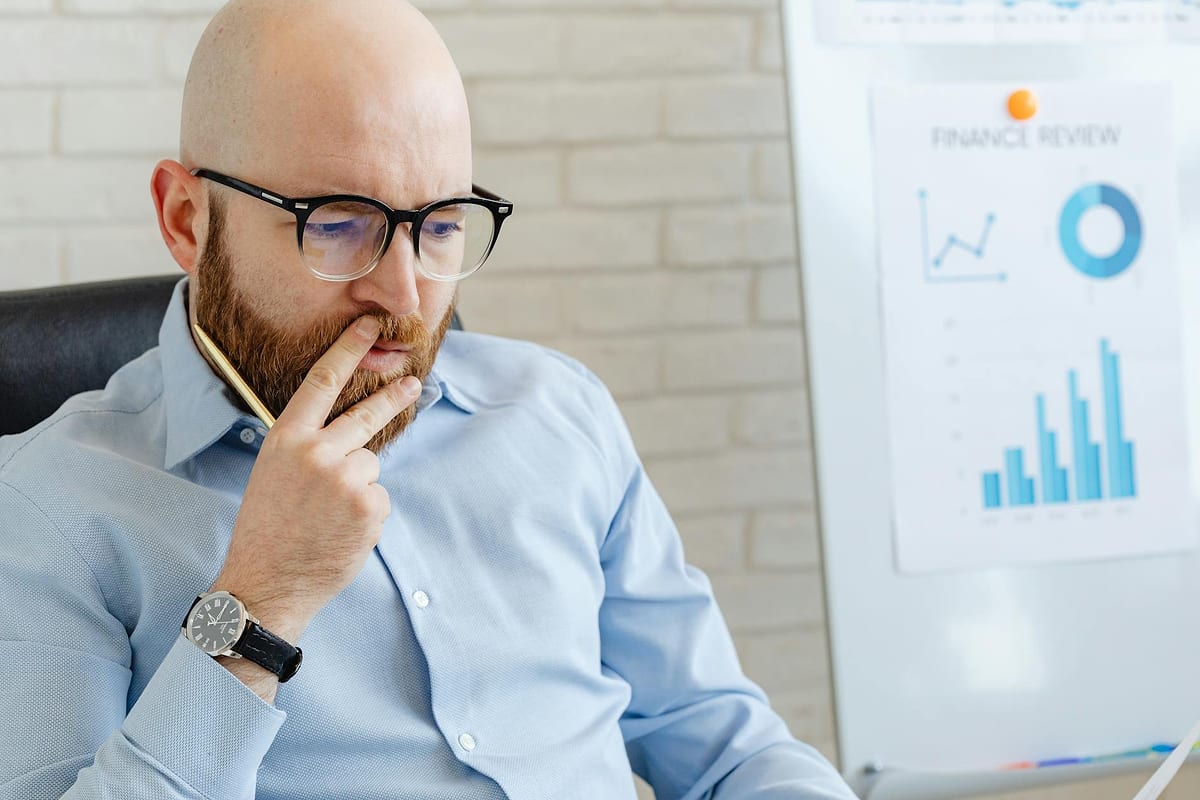 Inadimplência B2B: 7 sinais antes do caixa apertar — Antecipa Fácil