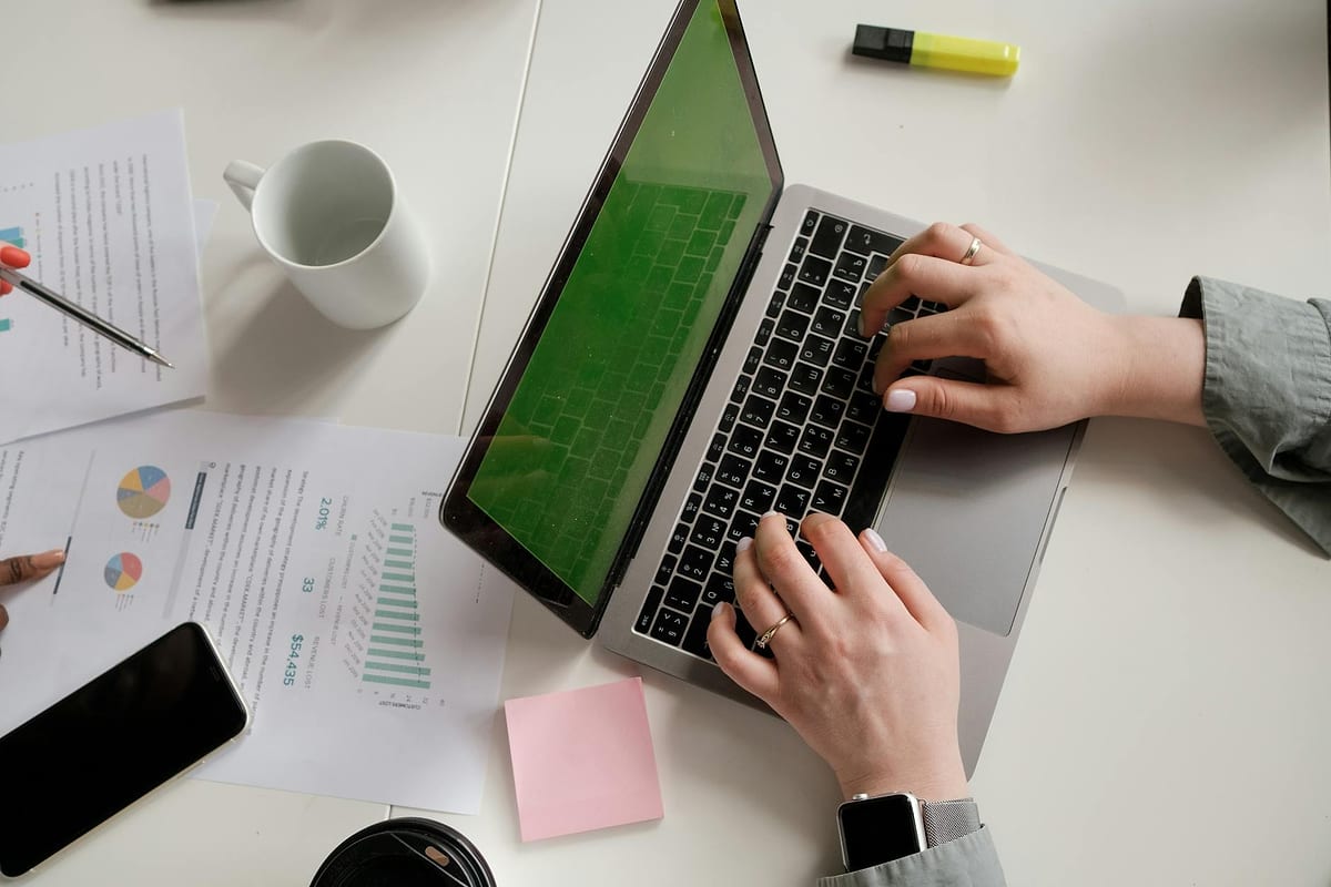 Sazonalidade no caixa B2B: 7 efeitos e como reagir — Antecipa Fácil